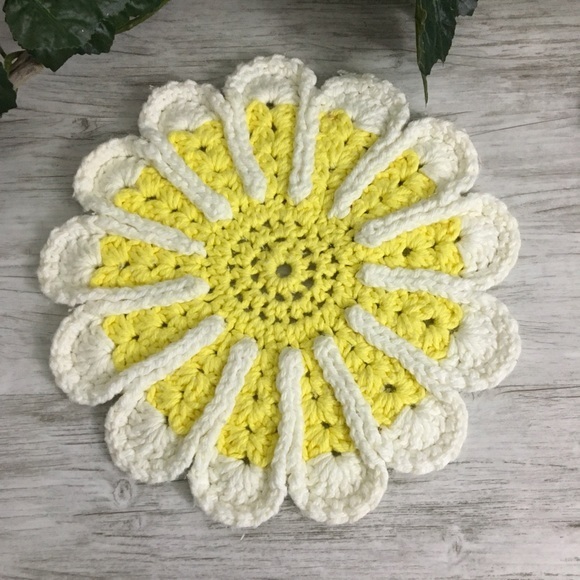 Yellow White Doily Cotton Crochet Knit Round Flower Cottage Farmhouse Scalloped - Picture 1 of 6
